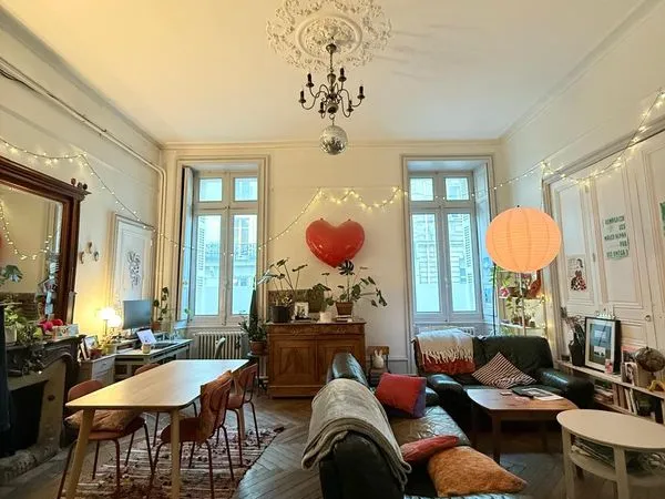 Colocation de 5 chambres - 1 chambre disponible du mercredi soir au samedi soir chaque semaine à Nan