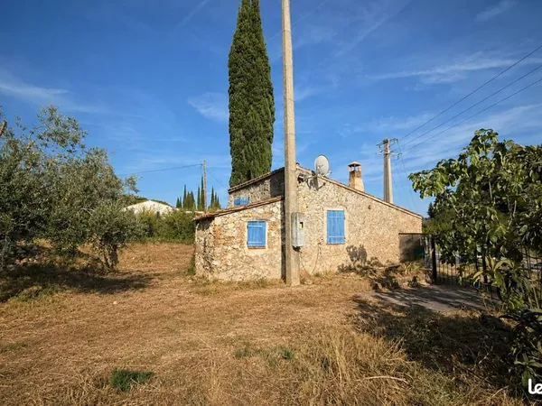 Terrain 1 300 m² Salernes