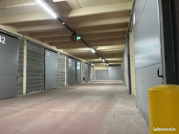 Box à louer / Box en location / Dépot et entrepot à louer de 18 m² à 170 euros / Gardes meubles
