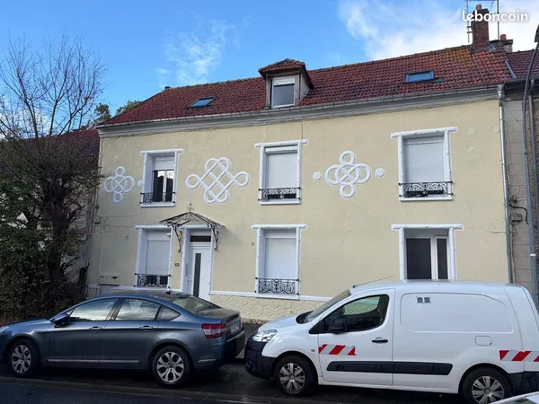 F2 Duplex de charme, 45 m2 au sol, charges 20 par mois