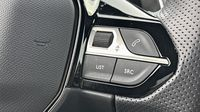 Peugeot 2008 1.2 PureTech 130ch S&S GT EAT8 — photo 17