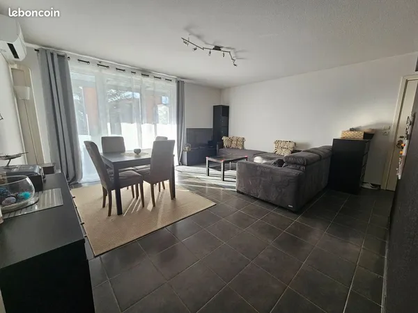 T4 TRAVERSANT 80 m² - 3 PARKINGS - CLIMATISATION