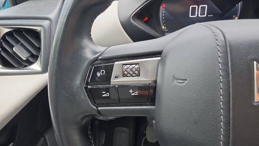 DS DS3 Crossback 1.2 PureTech 100 - So Chic – 2021 – 44655 km – Essence – Boîte Manuelle — photo 15