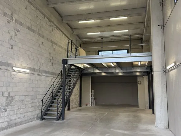 Entrepôt 133 m² Hyères