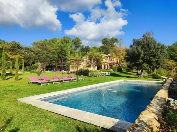 Rognes, Villa de qualité avec piscine et grand terrain