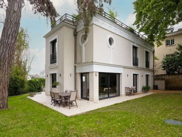 Villa 7 pièces 328 m²