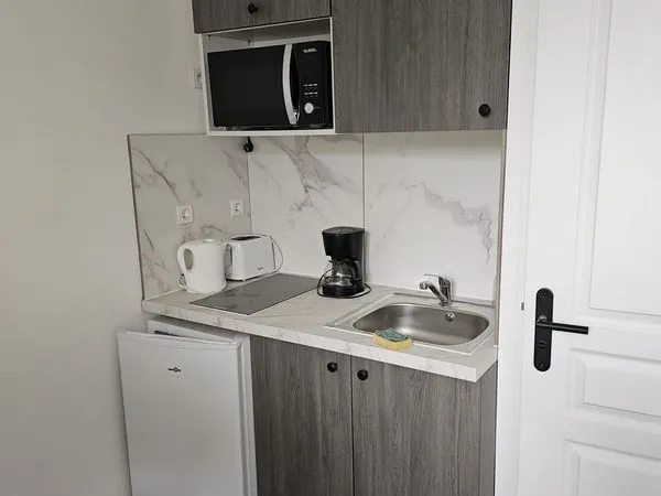 Studio meublé refait à neuf - Tout équipé - Eau & électricité incluses - 430