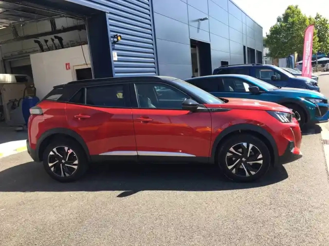 Peugeot 2008 puretech 130 s&amp;s eat8 — photo 4