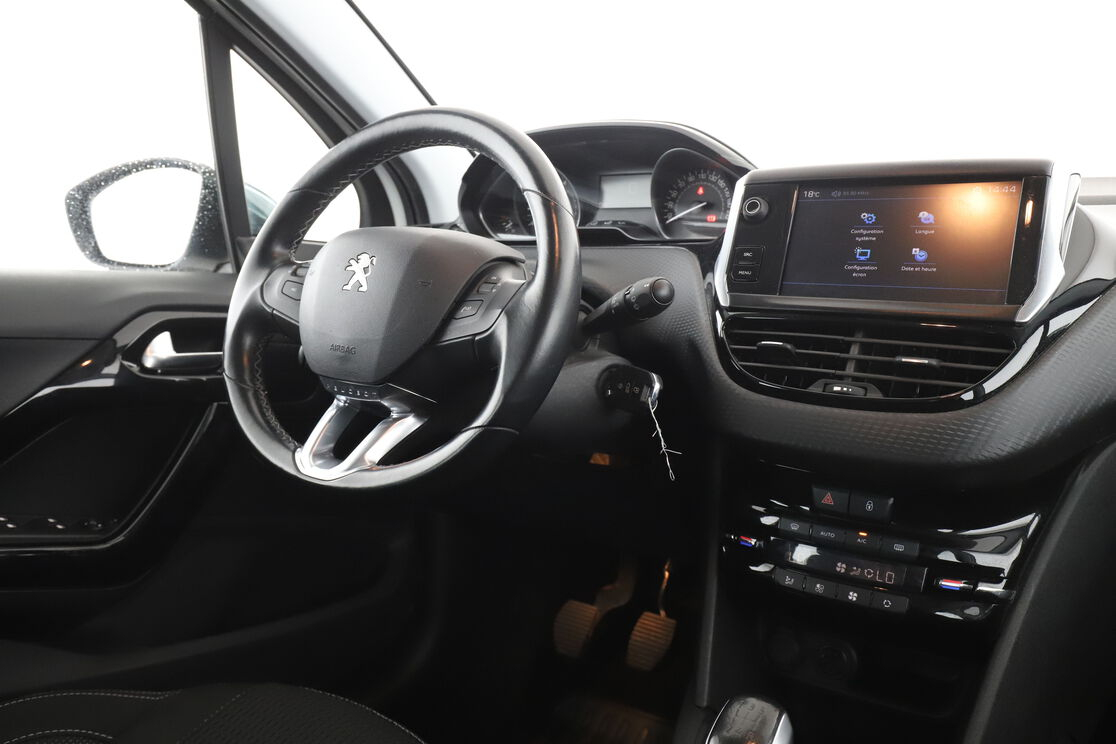 Peugeot 208 1.2 PureTech Allure — photo 12