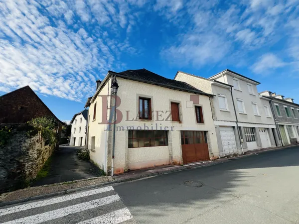 AGREABLE MAISON DE BOURG - LAGARDE MARC LA TOUR