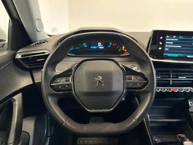 Peugeot 2008 e- 136ch style — photo 12