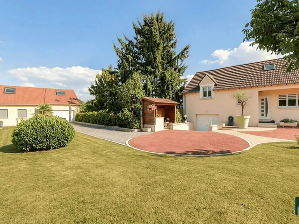 Vends maison - 208 m² - 6 pièces, 4 chambres - Nogent-sur-Eure 28120