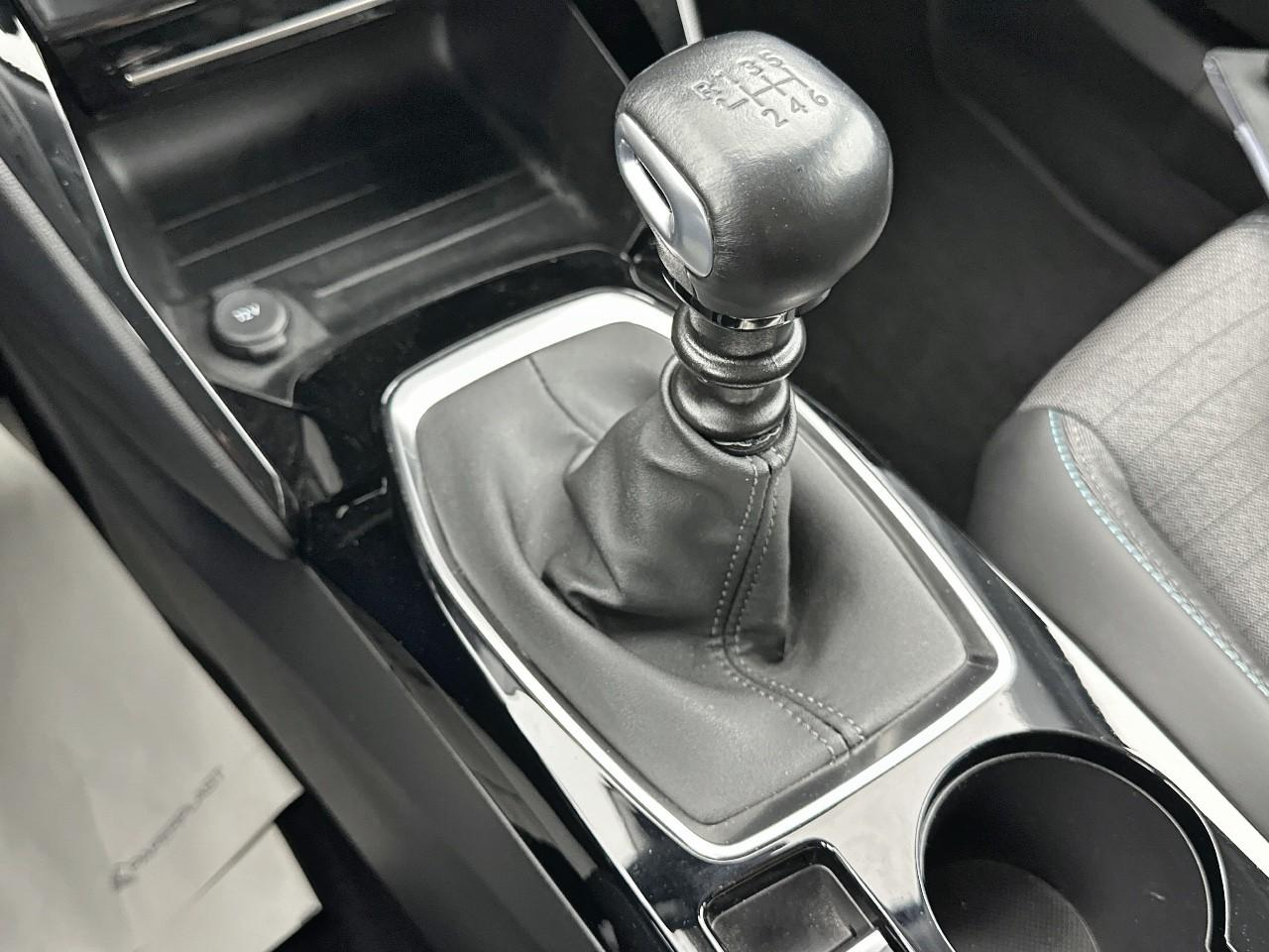 Peugeot 2008 puretech 100 s&s bvm6 allure pack — photo 30