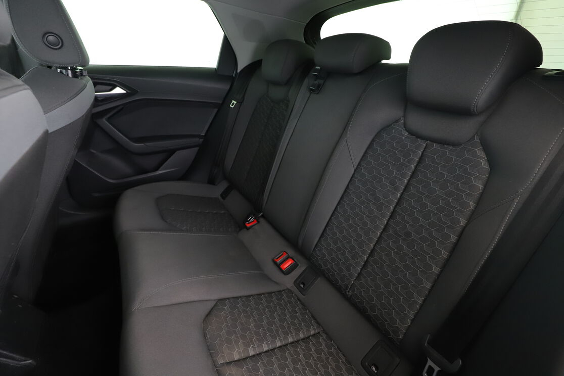 Audi A1 Sportback 35 TFSI S Tronic 7 — photo 13