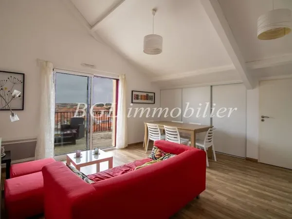 BEL APPARTEMENT T3 AVEC PETITE VUE OCÉAN