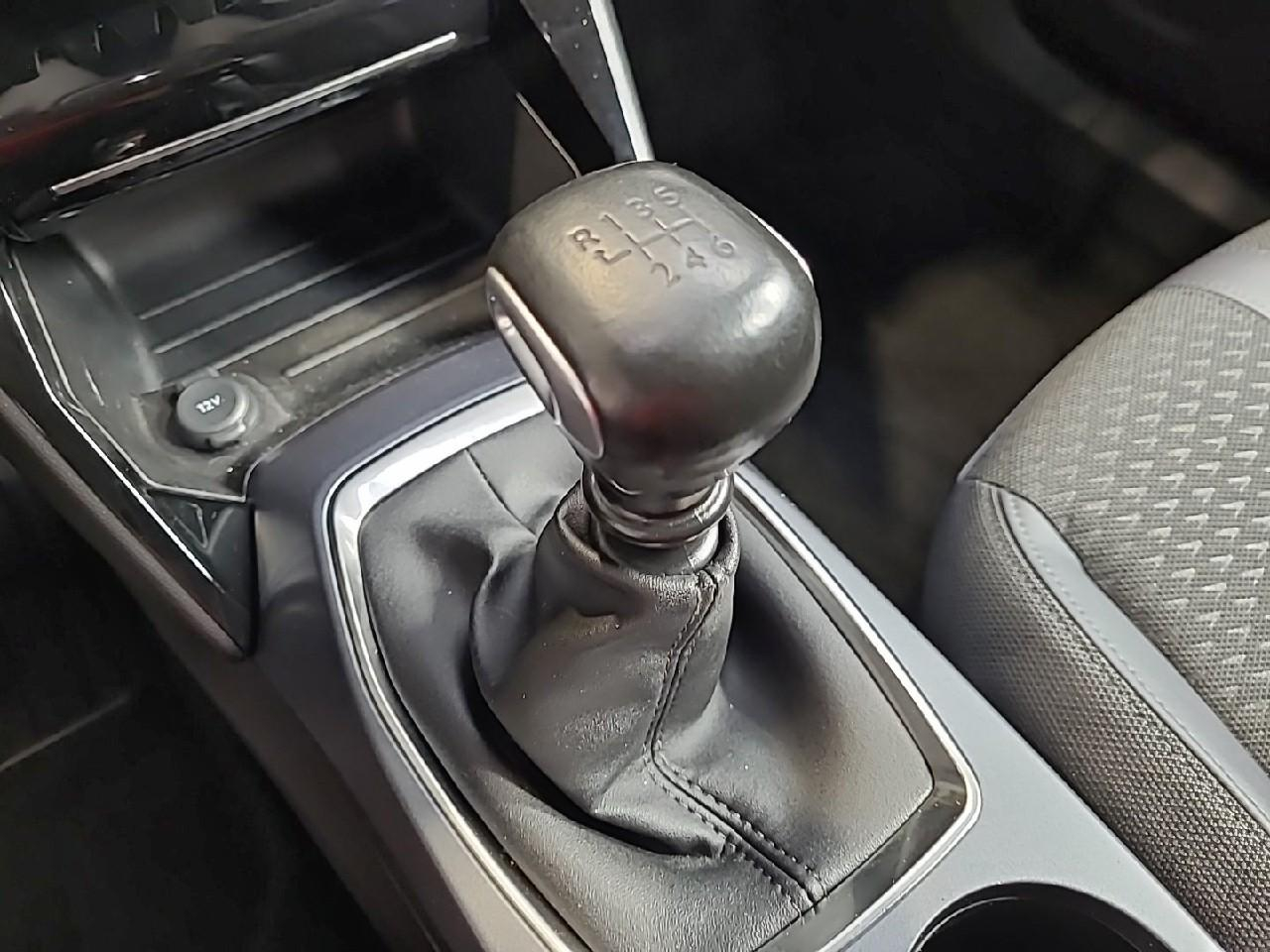 Peugeot 2008 puretech 130 s&s bvm6 allure — photo 17