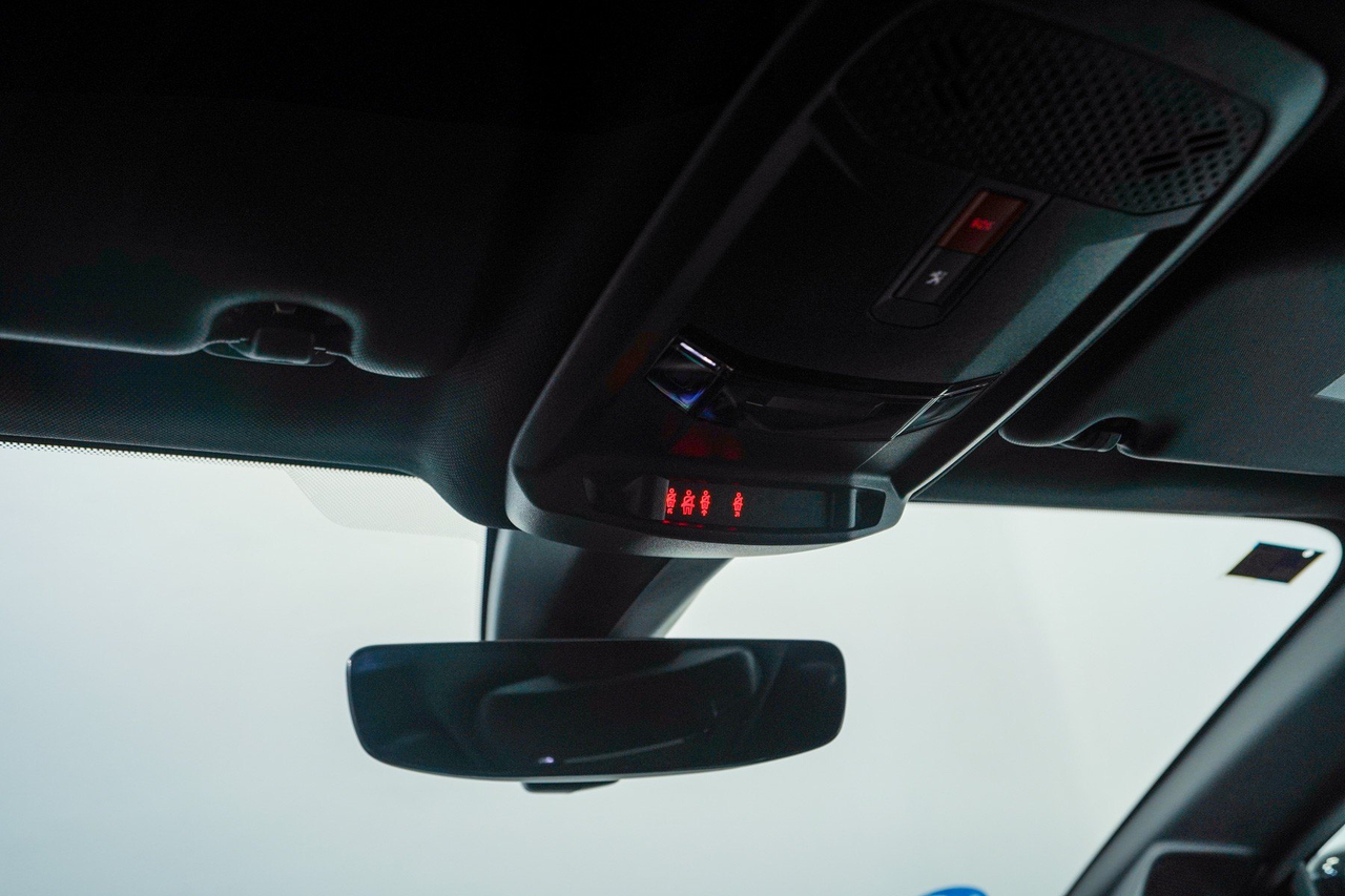 Peugeot 208 — photo 28
