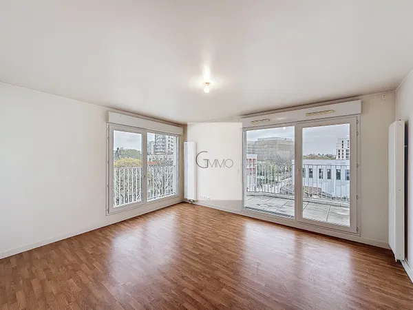 T3 lumineux avec double balcon et parking  LHay-les-Roses