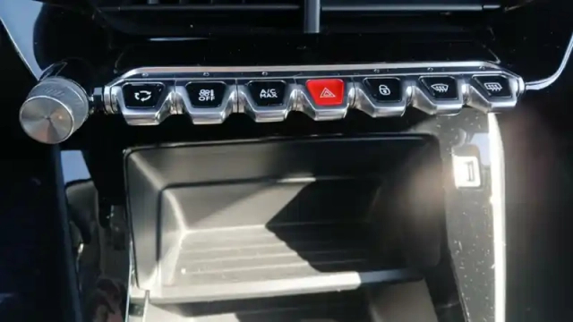 Peugeot 2008 puretech 130 s&amp;s eat8 — photo 66
