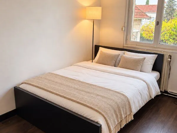 Chambre de 14 m² - SDB et WC privatifs - Colocation