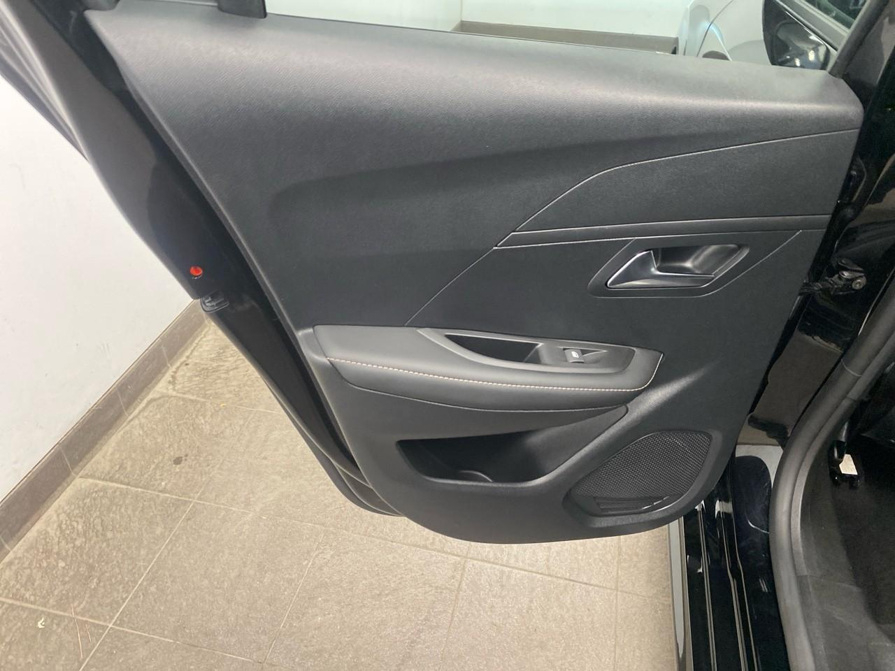 Peugeot 208 hybrid 110 ch e-dcs6 allure — photo 21