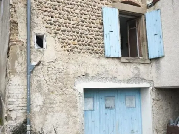Maison de village avec grand garage