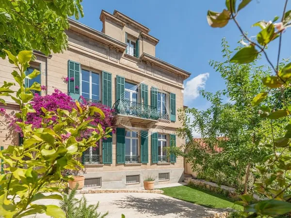 Maison de maître rénovée avec vue dégagée