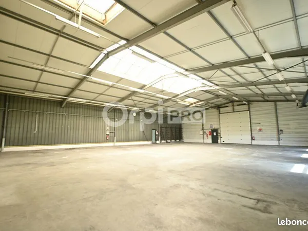 Local d'activité 764 m²