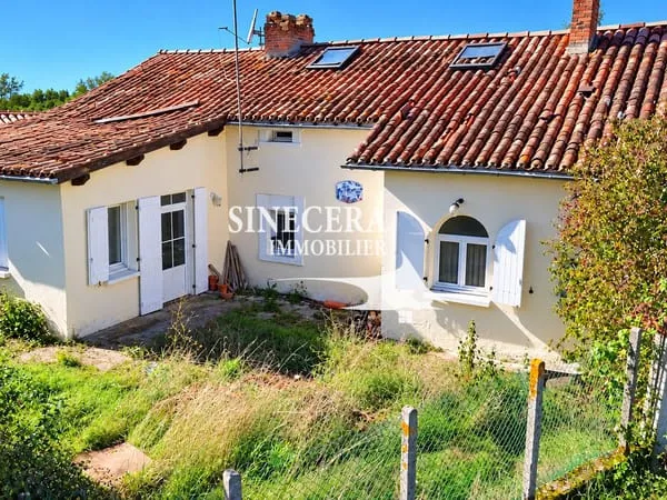 Maison dans le bourg avec jardin