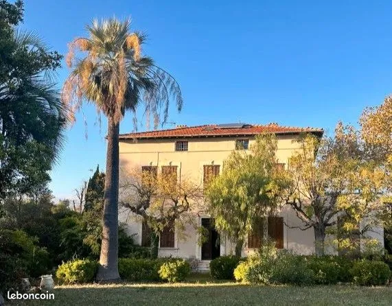 Maison de Maître 350 m² - Terrain 1 500 m² - Vue mer - Antibes Saint-Jean - À Rénover