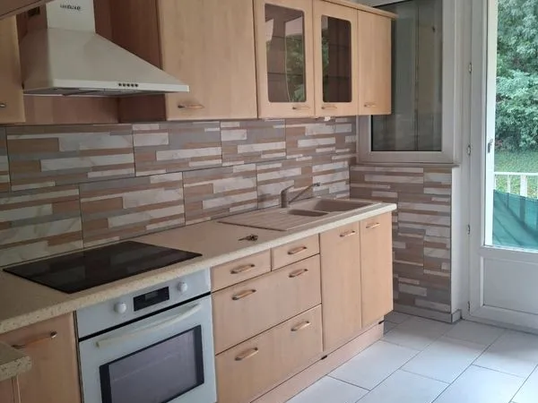 Grand T2 proche gare chateaucreux rue des Alliés hors charge 570 euros
