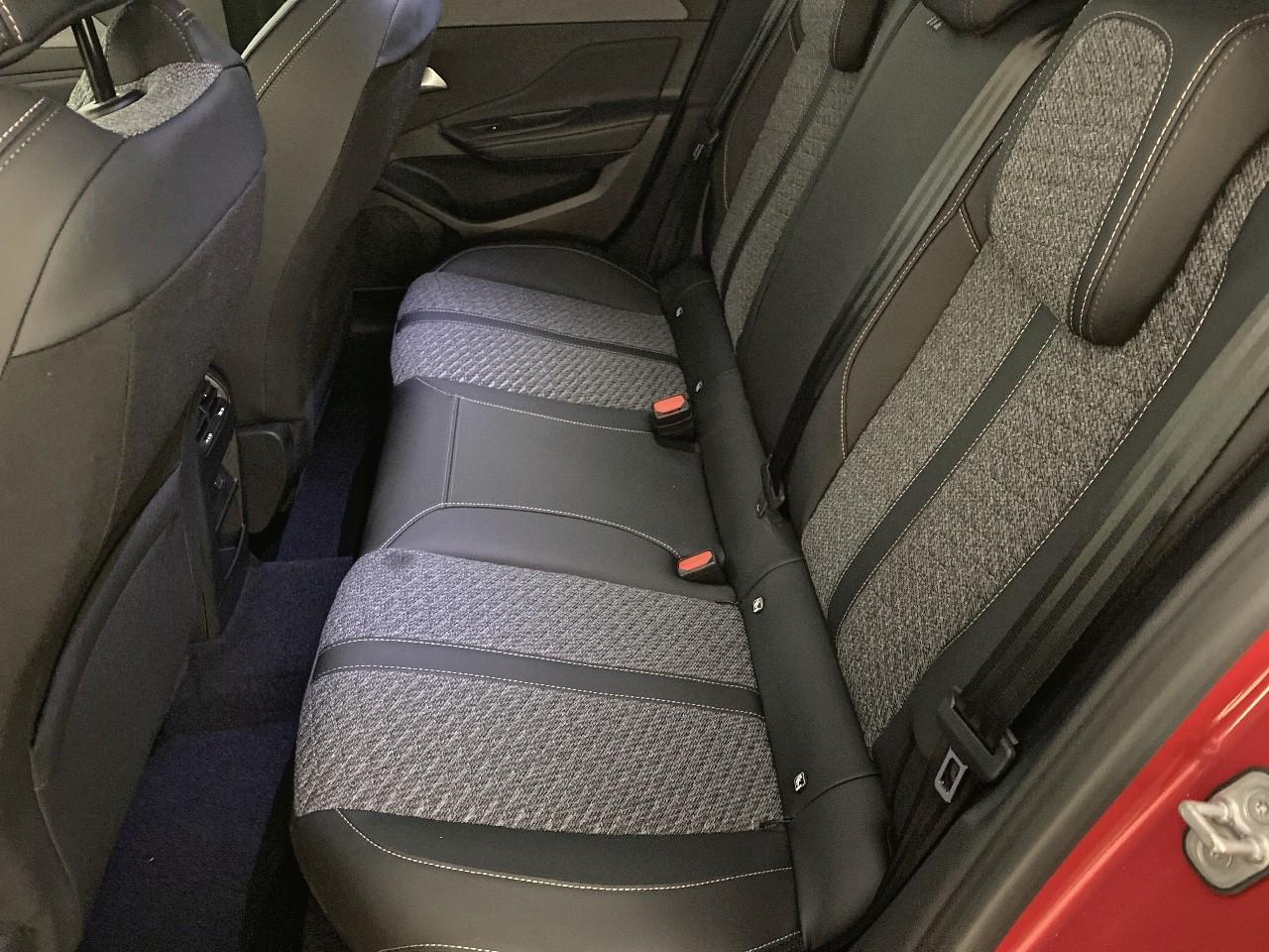 Peugeot 308 hybrid 145 e-dcs6 allure — photo 10
