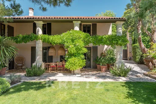 Maison 8 pièces 305 m²