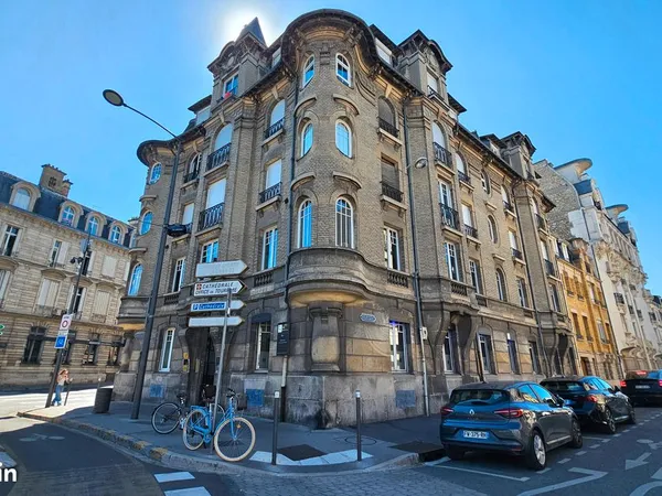 BUREAU place Aristide Briand