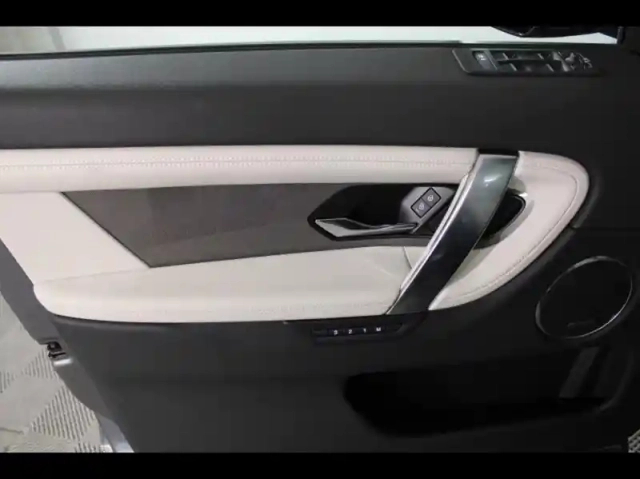 Land Rover Discovery Sport p300e r-dynamic se awd bva — photo 10