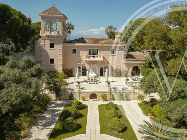 VILLA GAROUPA
