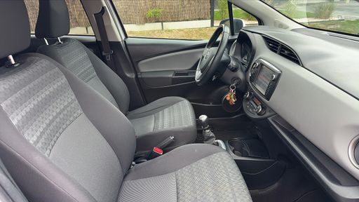 Toyota Yaris 1.3 VVT-i 100 - Dynamic Business – 2017 – 139738 km – Essence – Boîte Manuelle — photo 15