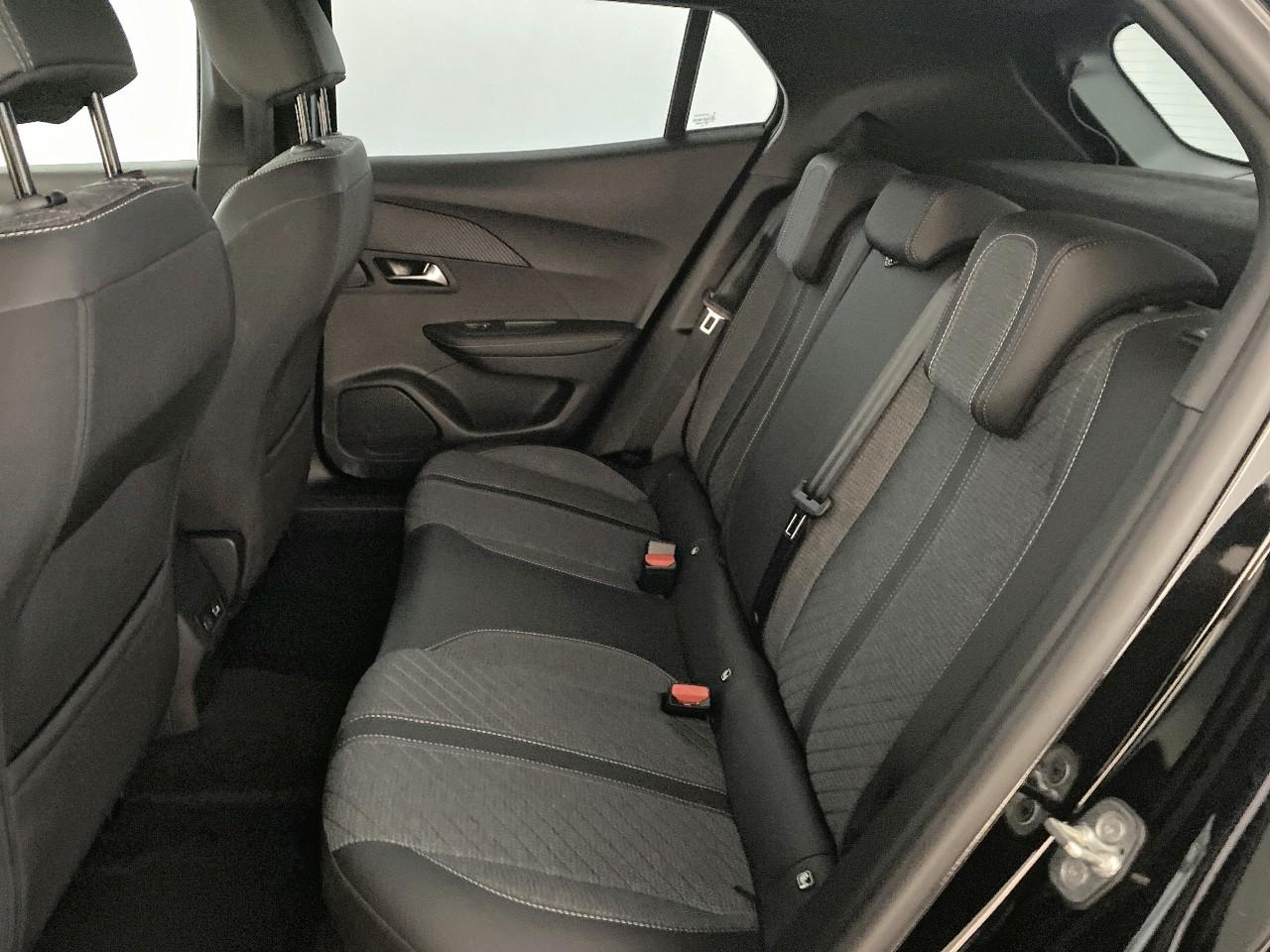 Peugeot 2008 hybrid 145 ch e-dcs6 allure — photo 10