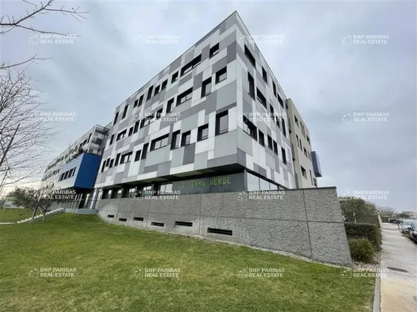 Bureau 60 m²