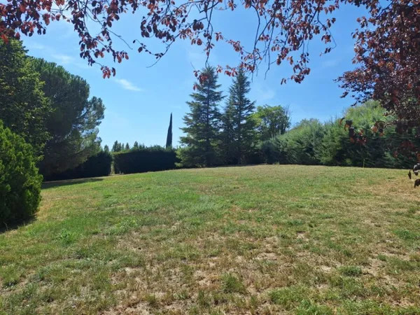 Terrain 850 m²
