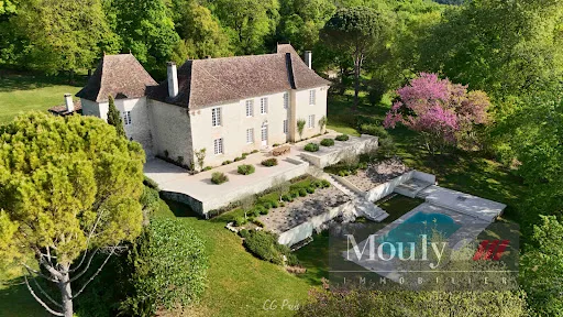 Château 12 pièces 750 m²