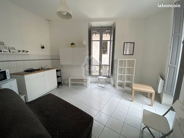 Studio 1 pièce 19 m²