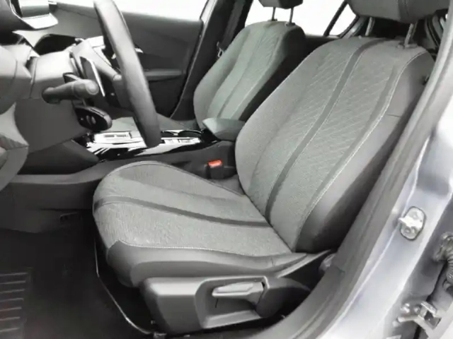 Peugeot 208 hybrid 100 e-dcs6 — photo 32