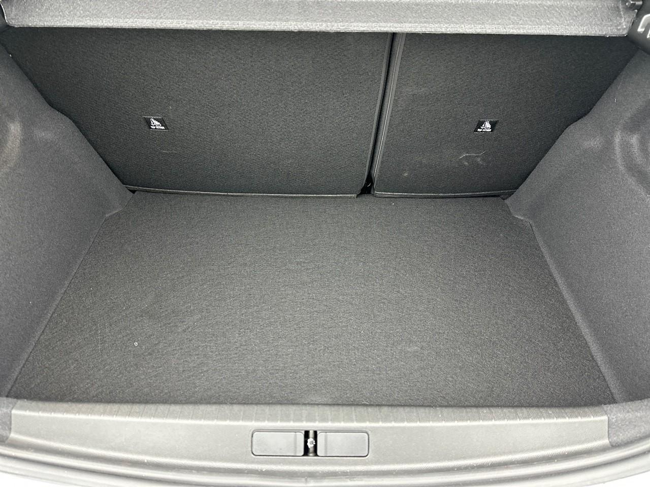 Peugeot 208 hybrid 145 e-dcs6 gt — photo 6
