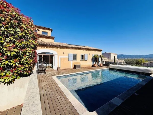 Maison 10 pièces 345 m²