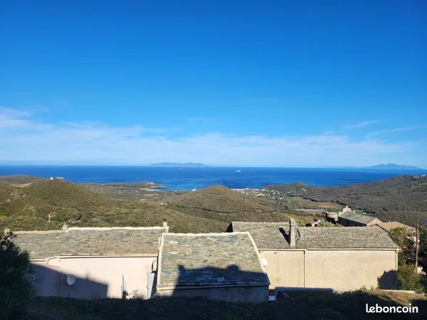 Maison de village vue sur mer