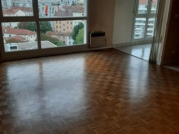 VEND T2 et Box VILLEURBANNE Grandclément 52 m2 vue exceptionelle calme