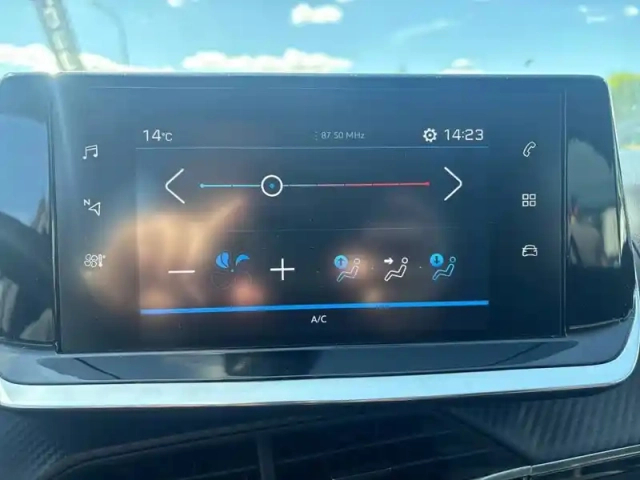 Peugeot 208 puretech 75 s&amp;s bvm5 — photo 19
