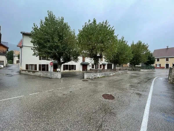 Centre ville - Ancien hôtel 1.115 m2 de terrain et 763 m2 ha