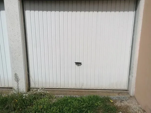 Garage proche centre-ville lure 60 euros charges comprises